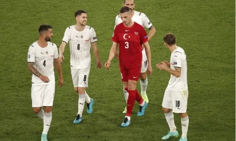 'Điệp viên' Juve góp sức, Ý thắng tưng bừng ngày khai màn EURO
