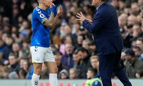 Quá chậm chân, Chelsea đánh mất tân binh vào tay David Moyes?