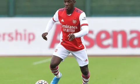 "Đó là một quyết định ngớ ngẩn của Arsenal"