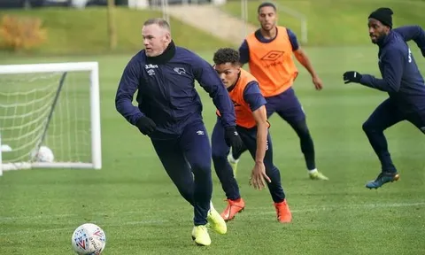 Wayne Rooney bắt đầu hành trình tại Derby County