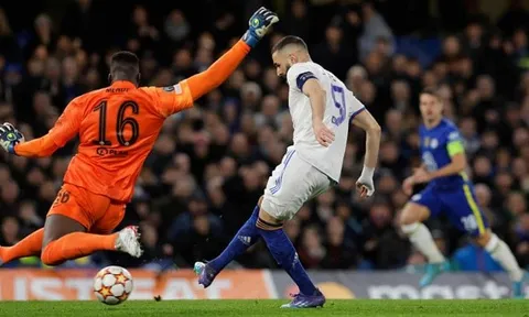 Đối diện Benzema, các thủ môn bị át vía khó hiểu