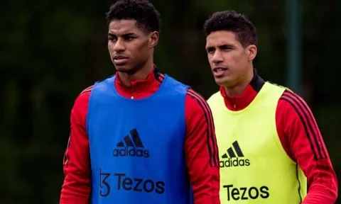 Đội hình Man Utd đấu Liverpool: Varane xung trận; Fernandes ngồi ngoài