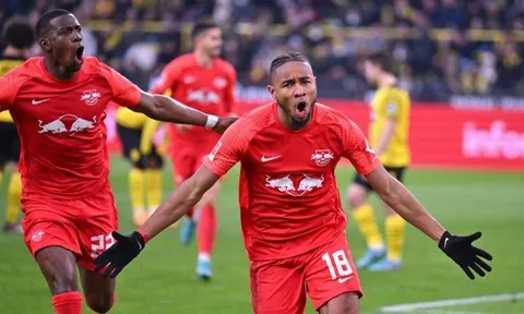 Đội hình tiêu biểu vòng 28 Bundesliga: Khát khao của Rangnick, chiến binh Nhật Bản