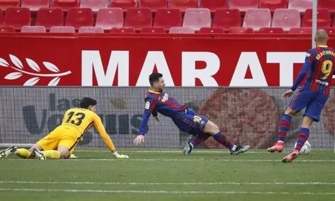 "Đối mặt với Messi, tôi luôn rất đau khổ..."