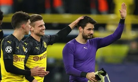 Đội nhà thoát "cửa tử", HLV Dortmund nói 1 câu về "siêu nhân" trong khung gỗ