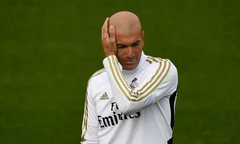 Dọn đường cho "cựu thần", Real thẳng tay loại bỏ Zidane khỏi ghế HLV?