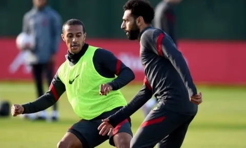 Đồng đội đắm đuối nhìn Thiago bứt tốc, Klopp dặn dò tân binh thứ 3 trước đại chiến Arsenal