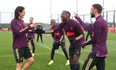 Đồng đội mới "chỉ tay thẳng mặt" Cavani ở buổi tập thứ 2 tại M.U
