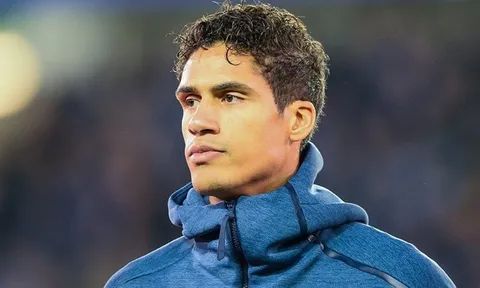Động thái bất ngờ của Varane khi về lại Real