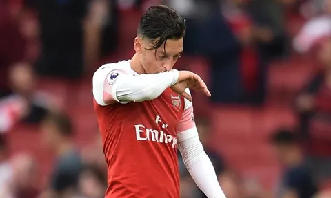 Động thái mới nhất của Ozil trên MXH trong ngày bị Arsenal "bỏ rơi"