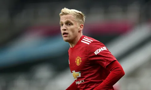 'Van de Beek chỉ còn là cái bóng của mình so với khi ở Ajax'