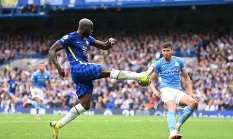 “Lukaku chỉ cần nhảy lên để đánh đầu"