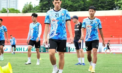 Đình Trọng tái phát chấn thương đầu gối