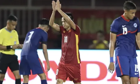 Dư âm Việt Nam 4-0 Singapore: Hãy giữ đôi chân trên mặt đất