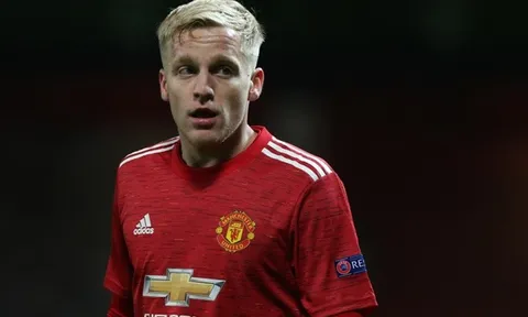 Dự bị ở Man Utd, Van de Beek bị đồng nghiệp nữ 'troll' cực gắt