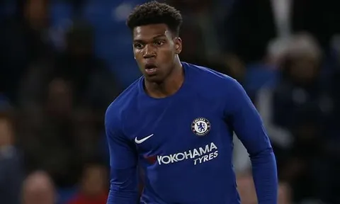 Chelsea đàm phán ký hợp đồng với Sterling