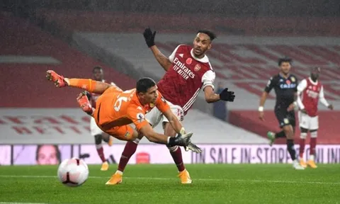 "Đừng bàn về 1 cầu thủ không còn ở Arsenal"
