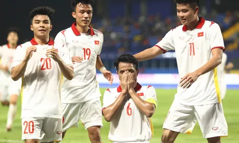 Dụng Quang Nho: 'Tôi tặng bàn thắng cho bà ngoại'