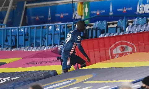 Nicolas Pepe non nớt khi dùng "thiết đầu công" hạ gục đối thủ