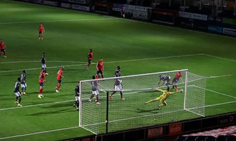 Được bắt chính, Dean Henderson cứ ngỡ là mơ
