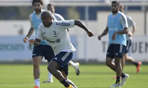 Mặc Man Utd quan tâm, "bệnh binh" quyết tâm ở lại Juventus