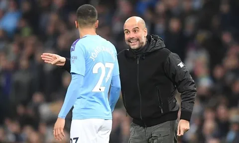 Được "thả thính" cực mạnh, Guardiola đã tìm ra tiền vệ trái mới?