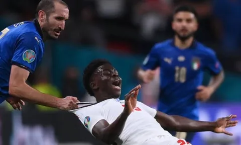 'Đường phố. Phá luật. Chơi bẩn. Cứ gọi Chiellini tùy ý'