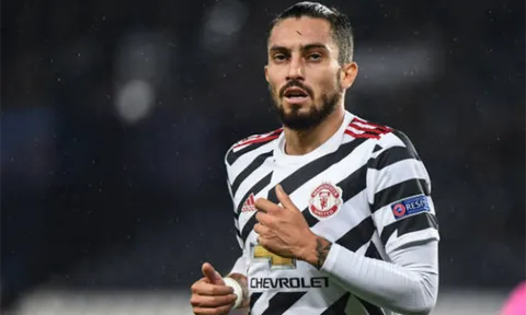 Dương tính với COVID-19, Alex Telles gửi tâm thư đến CĐV Quỷ đỏ