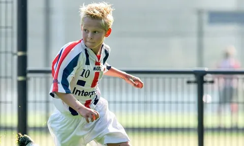 Frenkie de Jong từng từ chối cựu vương C1 để khoác áo đội bóng vô danh