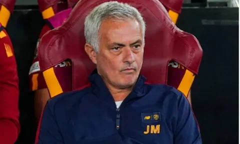 Dybala lập công, Mourinho vẫn thất thểu rời sân