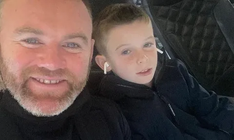 Wayne Rooney và con trai bay đến Ba Lan cổ vũ M.U