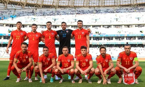 Tại sao xứ Wales luôn xếp những đội hình kỳ lạ?