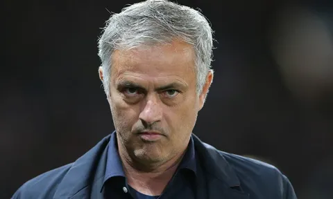 "Mourinho bỏ tôi dự bị 1 tháng và bắt khởi động trong thời gian bù giờ"