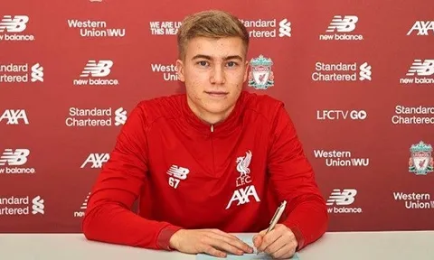 Sát thủ trẻ 2 lần xé lưới Everton ký hợp đồng chuyên nghiệp với The Kop
