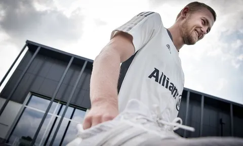 'Vài năm nữa Juventus sẽ có trung vệ xuất sắc nhất thế giới'