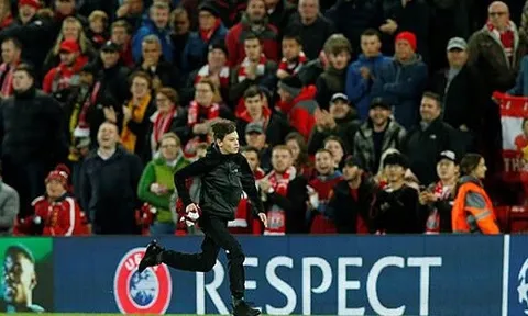 Để CĐV gây loạn, 2 đại gia Anh nhận trát phạt từ UEFA