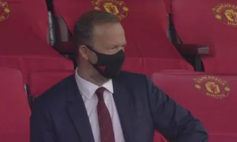 Ed Woodward có động thái gây ngỡ ngàng ngày Man Utd lụn bại