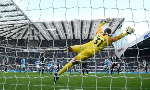 Ederson bay người trong vô vọng và những khoảnh khắc ấn tượng nhất vòng 14 NHA