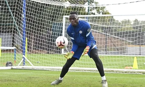 Petr Cech tái xuất không tưởng, sao Chelsea phản ứng thế nào?