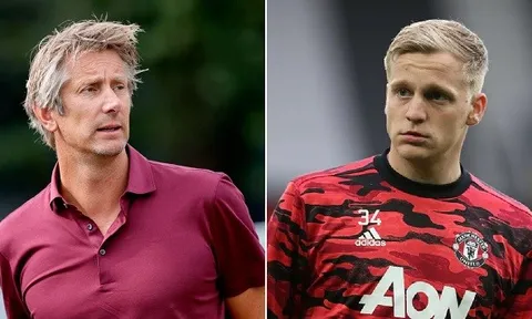 Edwin van der Sar đã vạch cho M.U cách hoàn hảo để dùng Van de Beek