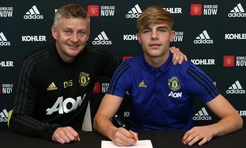 CHÍNH THỨC: 'Thánh solo' Man Utd ký hợp đồng mới