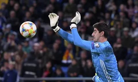 Tiếp tục để lọt lưới, Courtois lập kỷ lục làm BLĐ Real "té ngửa"
