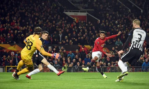 Tỏa sáng ở Châu Âu, Greenwood tiếp tục đi vào lịch sử Man Utd