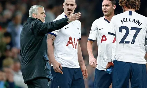 Cười té ghế với loạt ảnh chế Mourinho thay thế Pochettino
