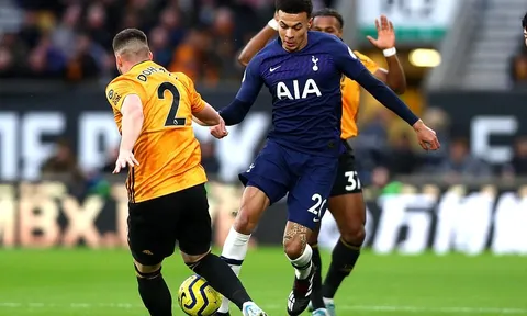Đây, vẻ mặt của Mourinho khi chứng kiến bàn thắng kết liễu Wolves của học trò