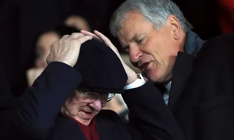 Đây, 2 sự thật về cuộc đấu khẩu giữa Sir Alex và Ed Woodward trên khán đài!