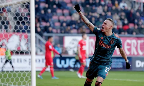 Sao trẻ lập hat-trick cho Ajax ngay trận đầu đá chính
