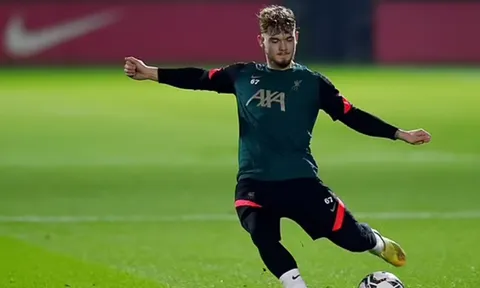 Klopp xác nhận thần đồng 18 tuổi trở lại đội hình Liverpool