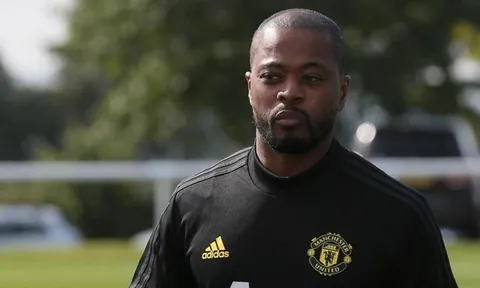 Patrice Evra gửi cảnh báo đến Ten Hag