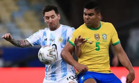 Fabinho 'tát' vào mặt Mbappe